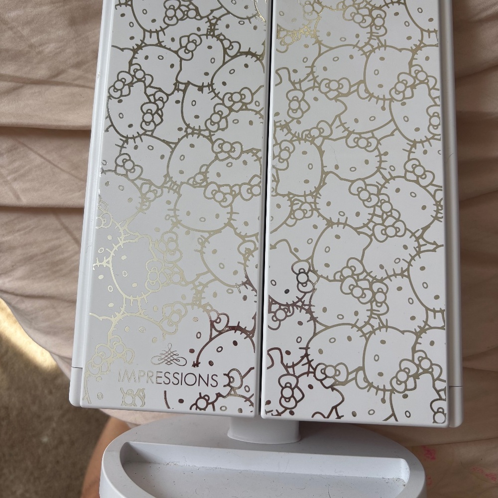 Impressions hello kitty mirror